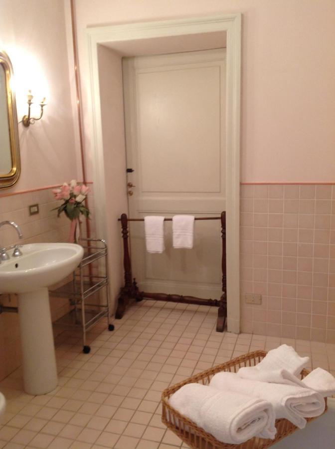 Magnolia Bed & Breakfast กาซาเล มอนแฟร์ราโต ภายนอก รูปภาพ